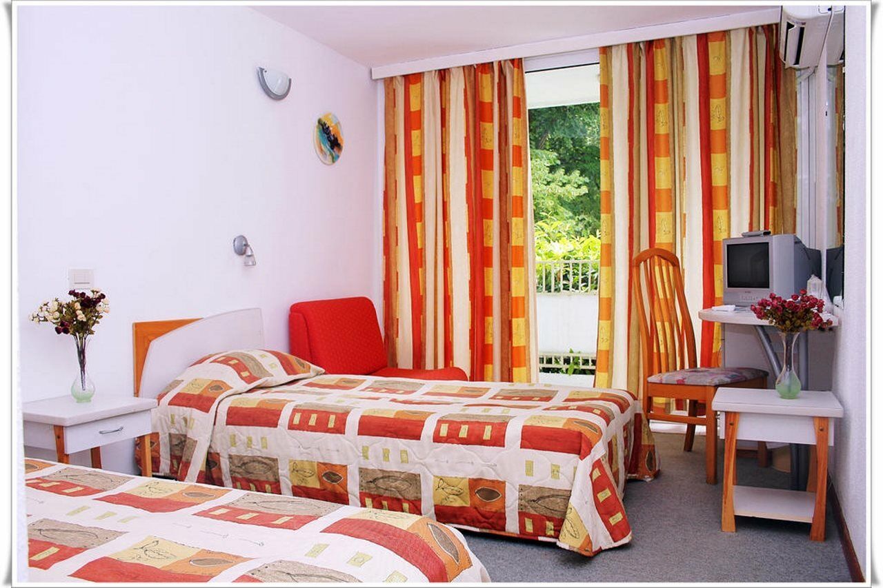 Althea Hotel Albena Bagian luar foto